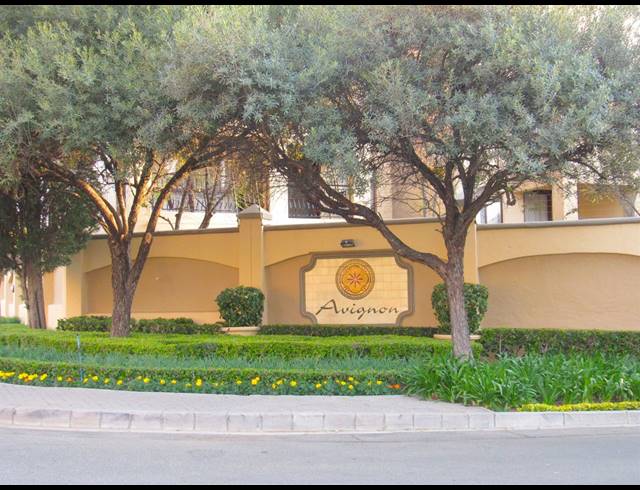 1 BEDROOM APARTMENT TO LET IN PINESLOPES